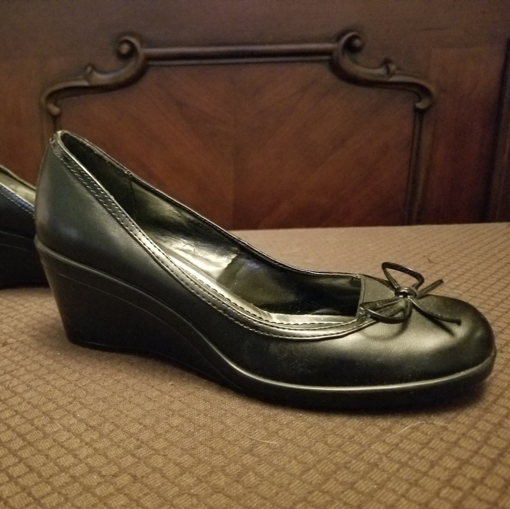 Shoes - Picture 3 of 3